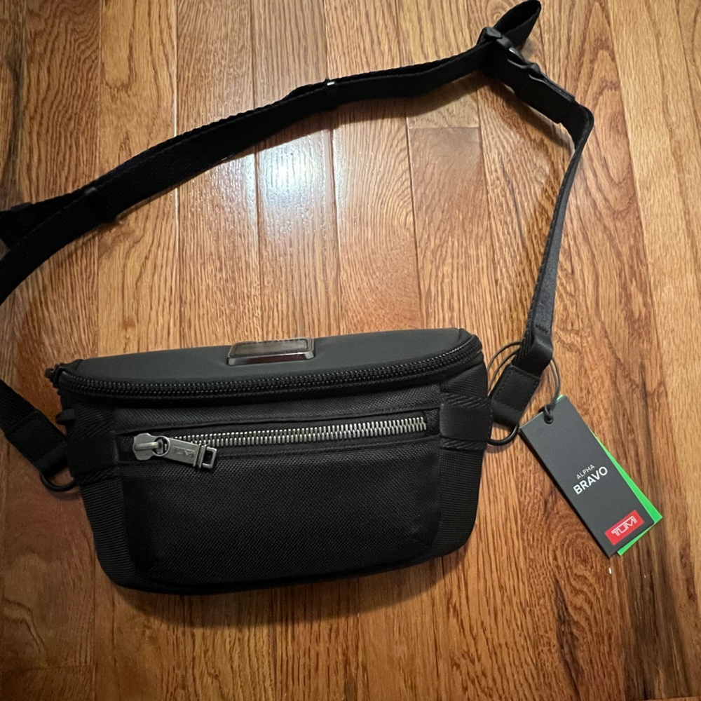 TUMI ALPHA BRAVO Classified Waist Pack  Fanny Pack NWT